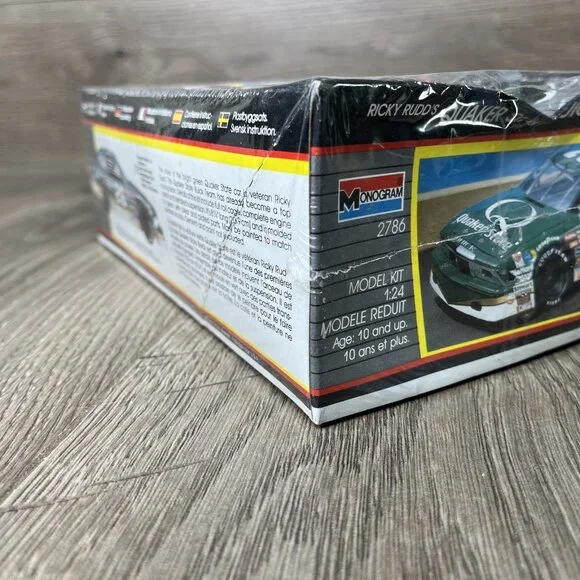 Monogram #26 Ricky Rudd Quaker State Buick Regal 1:24 Scale #2786 Model Kit 1989 - Picture 8 of 10